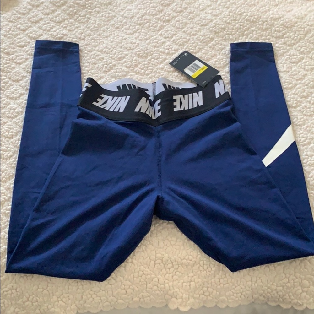Nike Tight Fit Leggings